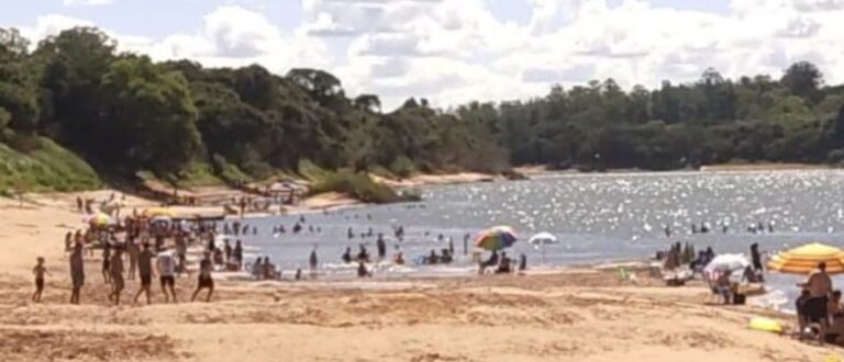 Bebê sofre queimaduras com brasa de churrasco enterrada na areia da Praia Nova