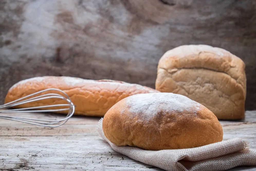 Como fazer um pão caseiro crescer mais rápido e ficar fofinho