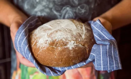 Como fazer um pão caseiro crescer mais rápido e ficar fofinho