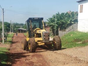 Após 45 dias parada, patrola retoma operação no Habitar Brasil