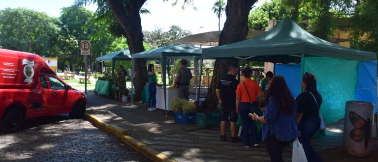 Feira da Agricultura Familiar movimenta a Praça José Bonifácio