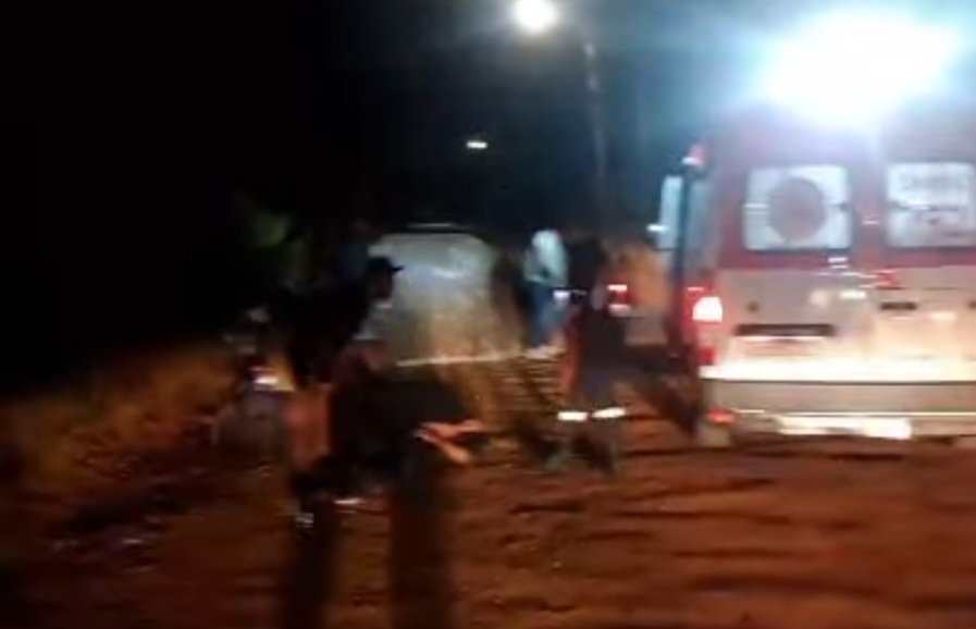 Acidente no Poço Comprido: motociclista colidiu contra amontoado de brita depositada para pavimentação de rua / Foto: Reprodução
