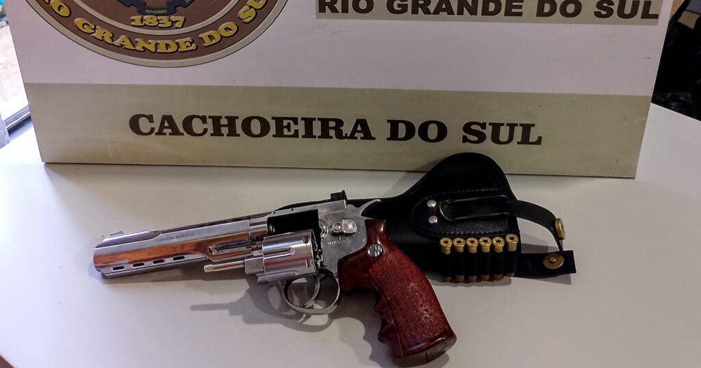 Ameaça na zona norte de Cachoeira do Sul leva Brigada Militar a agir rápido e apreender simulacro de arma / Foto: BM/Divulgação