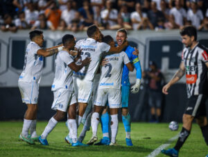 Em jogo emocionante, Grêmio vence nos pênaltis e avança de fase na Copa do Brasil