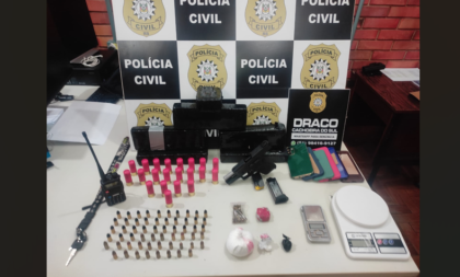 Polícia Civil apreende drogas e armas e prende dupla em Cachoeira