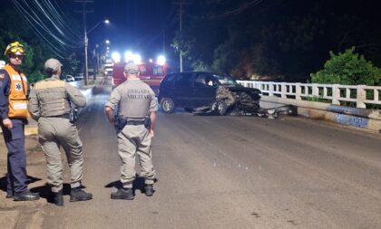 Colisão contra ponte na Imigrantes deixa motorista ferido