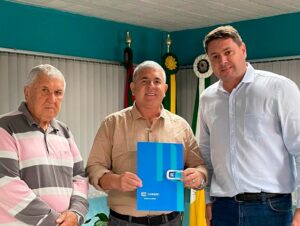 Prefeitura de Pantano Grande recebe Plano Regional de Saneamento