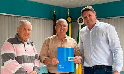 Prefeitura de Pantano Grande recebe Plano Regional de Saneamento