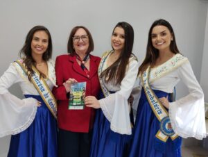 Vice-prefeita Dulce recebe comitiva da Expocande