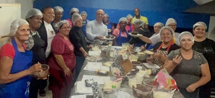 Oficina de Páscoa reúne 35 mulheres na AABB