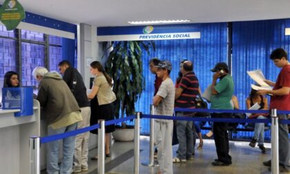 Para reduzir filas no INSS, governo adota bônus a servidores