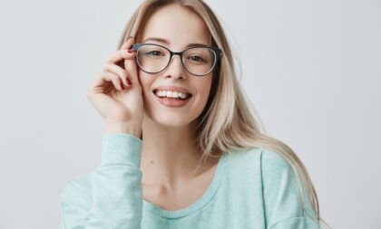 Quais são os sintomas de adaptação ao óculos de grau?