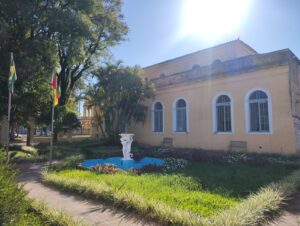 Prefeitura emenda feriadão até terça (22)