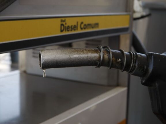Petrobras reduz em 12 centavos o preço do diesel para as distribuidoras