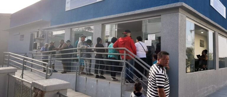 Qual razão para a demora de atendimento no turno estendido da Saúde?