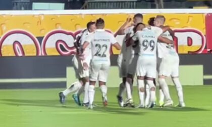Grêmio abre vantagem, cede empate e segue no Z-4