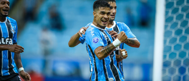 Uruguaios marcam e Grêmio vence Atlético Grau por 2 a 0