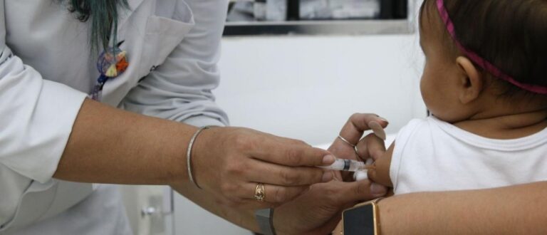 Começa vacinação contra a gripe em sete postos de saúde