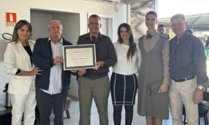 Coronel Rodrigo Schoenfeldt recebe homenagem durante a Expocande