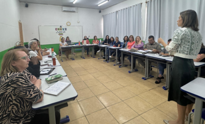 Promotora debate violência entre estudantes em Novo Cabrais