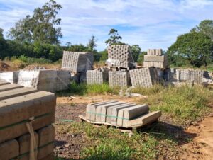 Cemitério Jardim da Paz vira depósito de material para obras