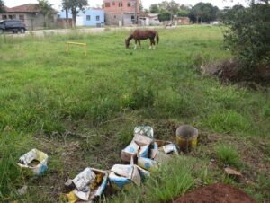 Moradores denunciam abandono de praça no Alto do Amorim
