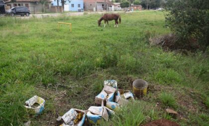 Moradores denunciam abandono de praça no Alto do Amorim