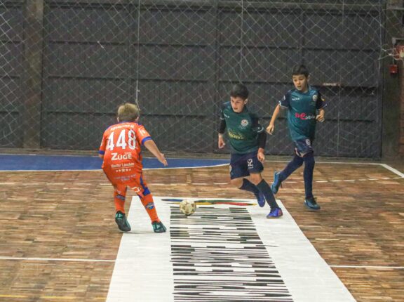 Emoção, gols e torcida: 2ª rodada do Futsal Sub-9 agita Ginásio Derlisão