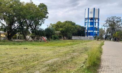 Após denúncia do OC, Secretaria realiza limpeza em praça do Alto do Amorim