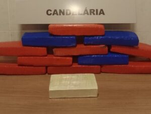 Fuga, manobras perigosas e drogas: operação recolhe drogas na RSC-287