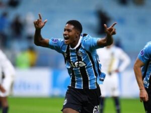 Grêmio vence, mas vai disputar playoffs da Sul-Americana