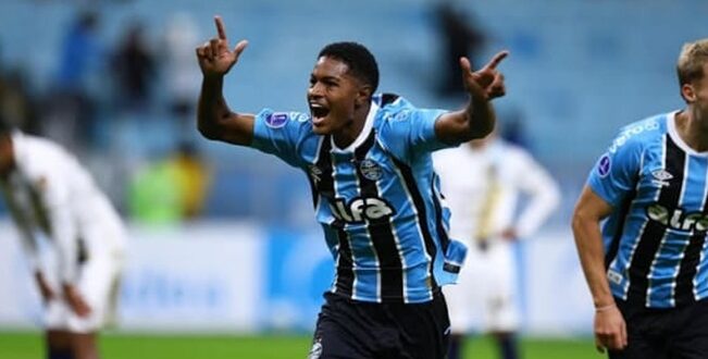 Grêmio vence, mas vai disputar playoffs da Sul-Americana