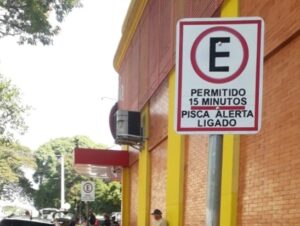 Coordenador de Trânsito explica instalação de placas para vagas rápidas