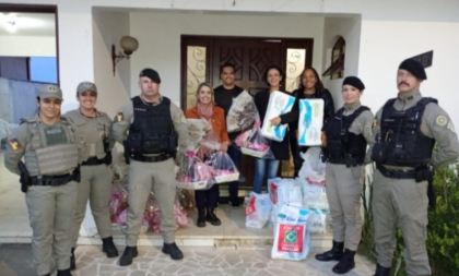 Brigada Militar leva presentes de Páscoa a crianças atendidas pela Prefeitura