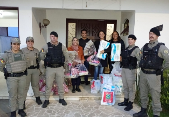 Brigada Militar leva presentes de Páscoa a crianças atendidas pela Prefeitura