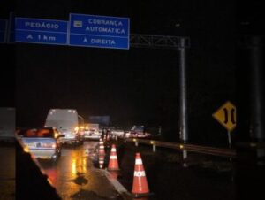 Saiba quais rodovias estão com bloqueios parciais ou totais no RS