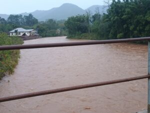Vídeos: registros de moradores mostram o impacto da chuva em Cerro Branco