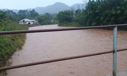 Vídeos: registros de moradores mostram o impacto da chuva em Cerro Branco