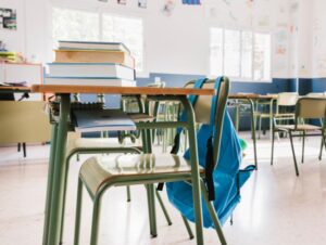 Entrevista: secretária destaca adequação da rede elétrica nas escolas municipais