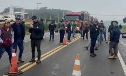 Produtores voltam a protestar na BR-290