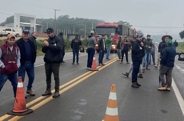 Protesto na BR-290: produtores seguem na cobrança por medidas de socorro ao setor por parte do governo federal / Foto: Divulgação
