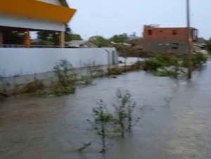 Chuva deixa quatro escolas da rede municipal sem aula