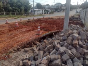 Cratera da Avenida Brasil está em fase final de recuperação