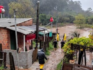 Pós-enchente: DVS emite alerta sobre risco de leptospirose